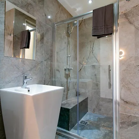 Spinola Duplex Penthouse Deluxe דירה *