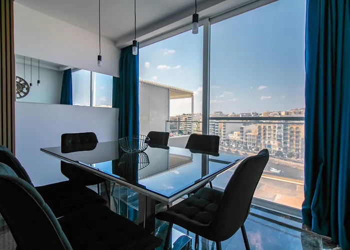 Spinola Duplex Penthouse Deluxe *