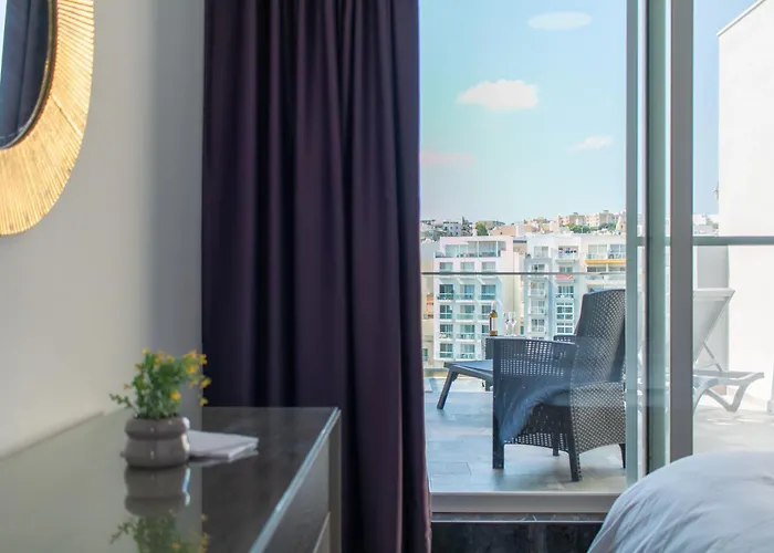 Spinola Duplex Penthouse Deluxe *