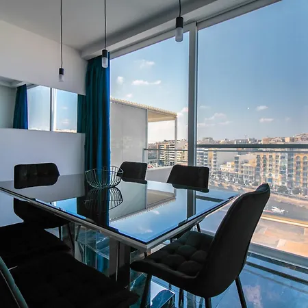 Spinola Duplex Penthouse Deluxe *