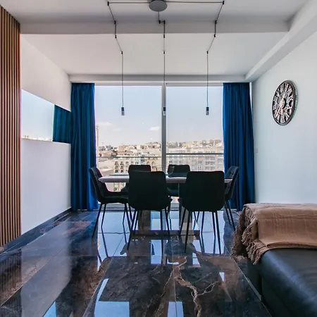 Spinola Duplex Penthouse Deluxe *