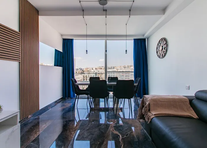 Spinola Duplex Penthouse Deluxe *